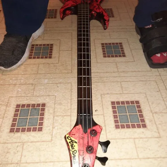 Base guitar